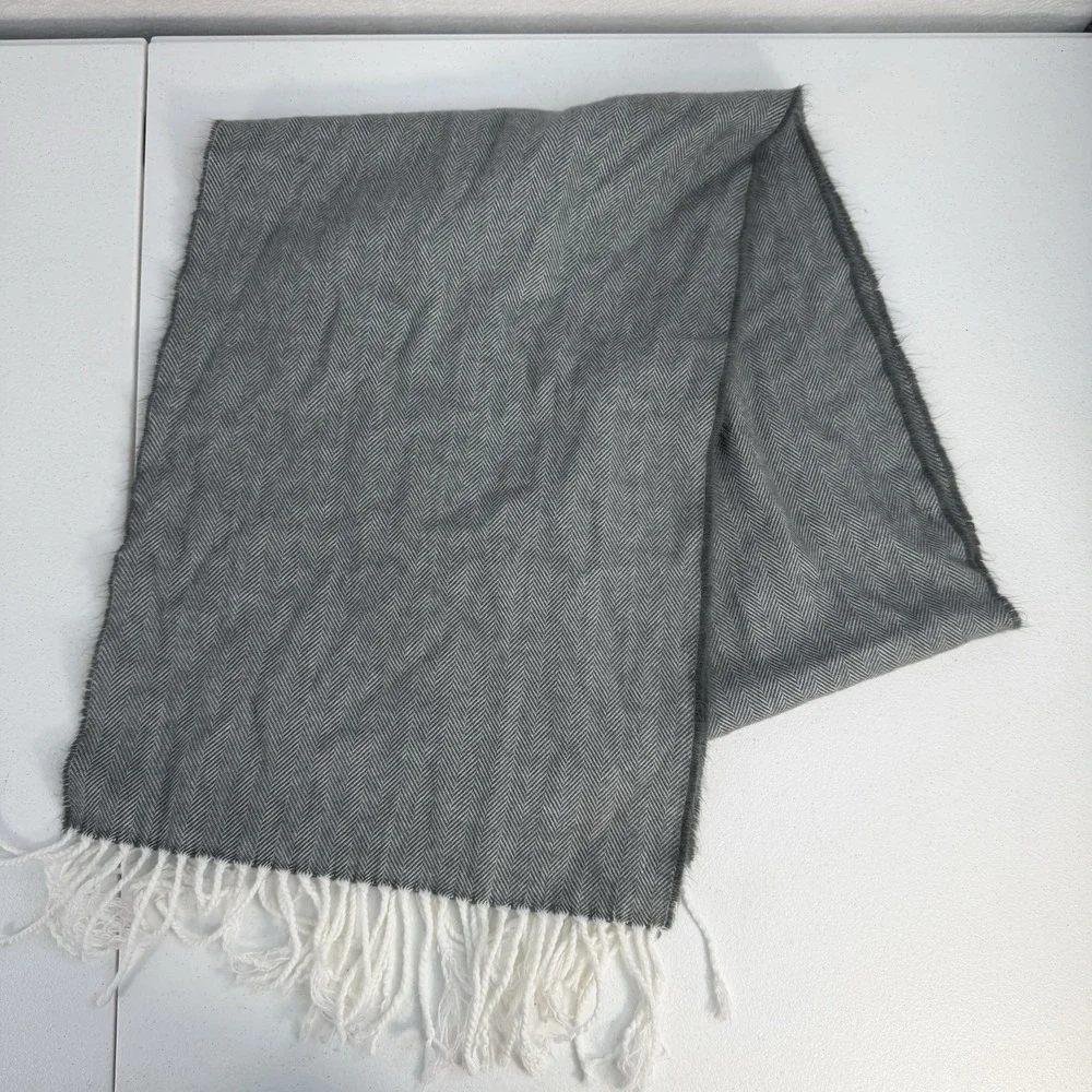 Gray Herringbone 100%‎ Cashmere Scarf Wrap Scotland Fringe 12